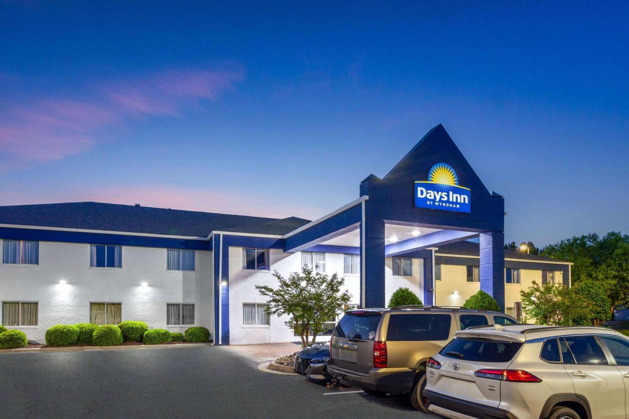 Days Inn & Suites By Wyndham Siler City Exterior foto